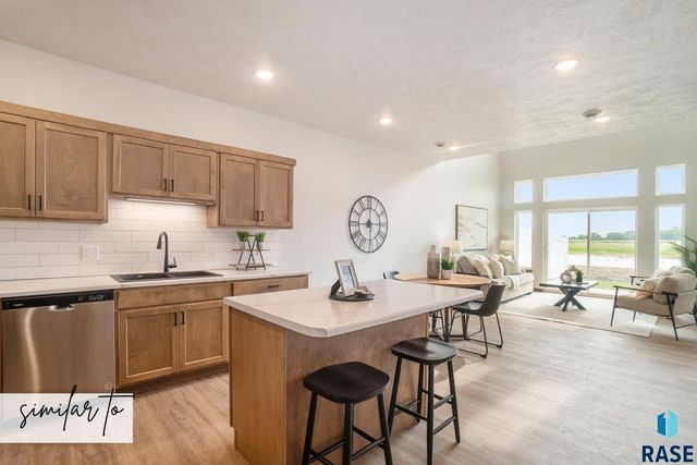8014 E Tencate Pl, Sioux Falls, SD 57110