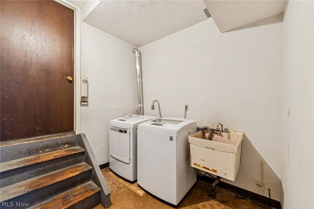 14281 Revere Circle, Middleburg Heights, OH 44130