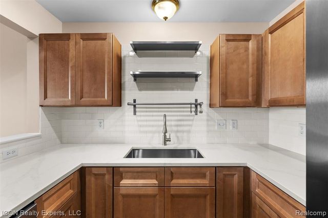 1159 Beaver Run, Troy, MI 48083