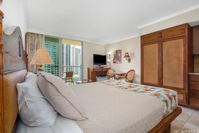 2045 Kalakaua Avenue 1017, Honolulu, HI 96815
