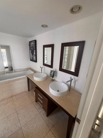 475 Brickell Ave 3613, Miami, FL 33131