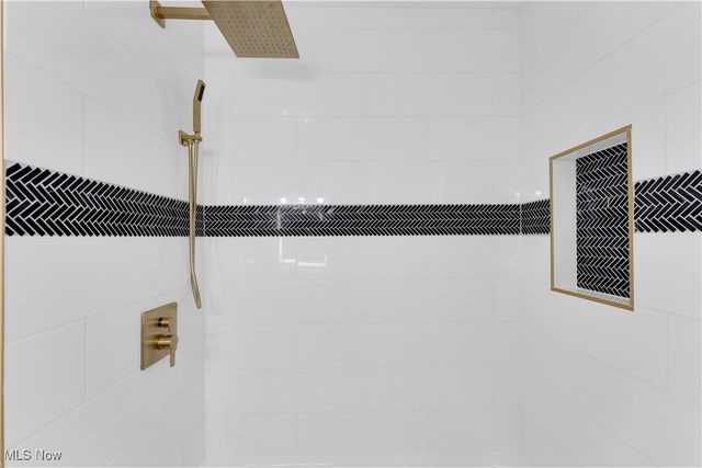 327 E 255th Street, Euclid, OH 44132