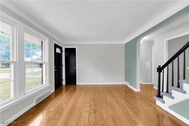 327 E 255th Street, Euclid, OH 44132