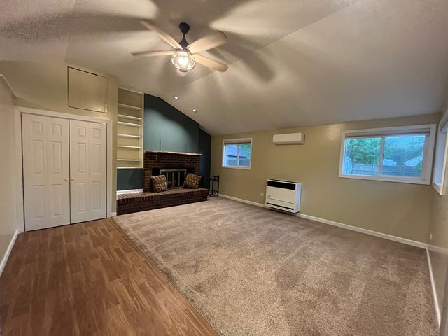 205 S Jackson Street, Gardner, IL 60424