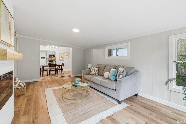 120 N Frances Street, South Bend, IN 46617