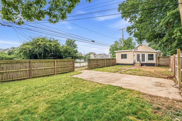 120 N Frances Street, South Bend, IN 46617