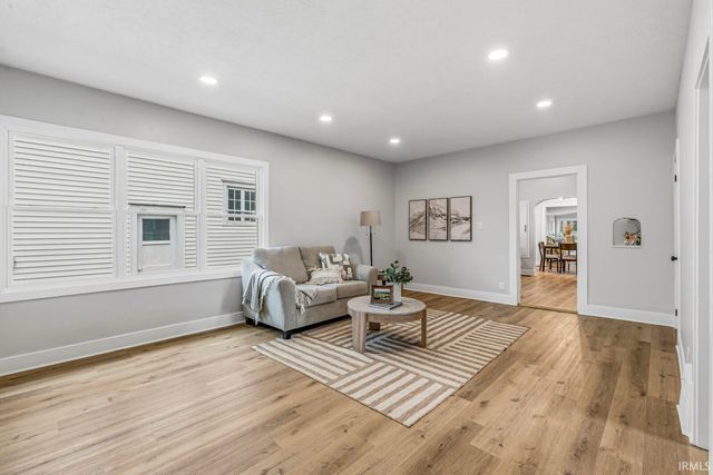 120 N Frances Street, South Bend, IN 46617