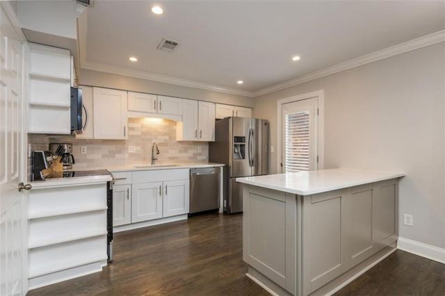 7 Queen Victoria Place, Atlanta, GA 30342