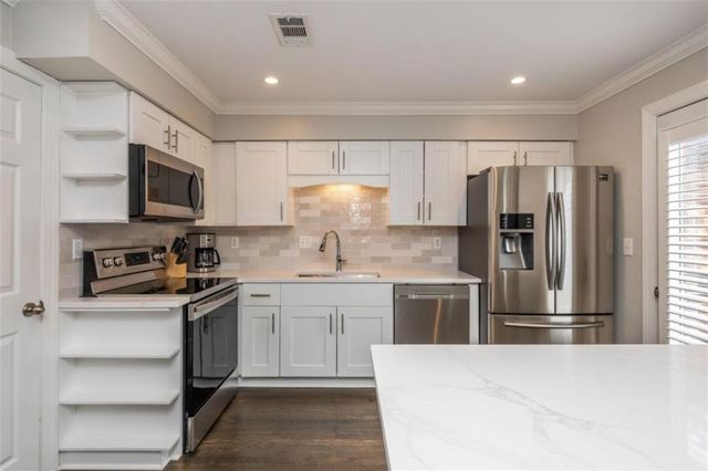 7 Queen Victoria Place, Atlanta, GA 30342