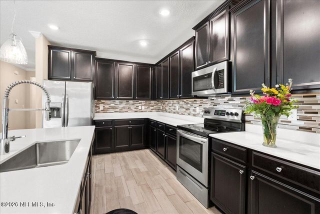 7611 ROCK BROOK Drive, Jacksonville, FL 32222