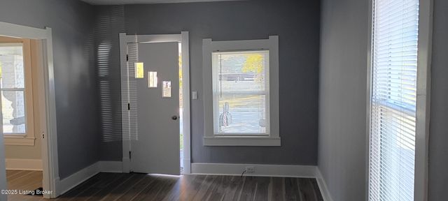 576 Longfield Ave, Louisville, KY 40215