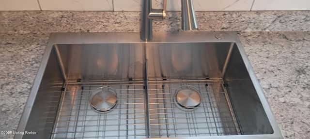 576 Longfield Ave, Louisville, KY 40215