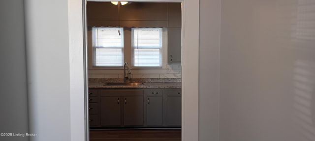 576 Longfield Ave, Louisville, KY 40215