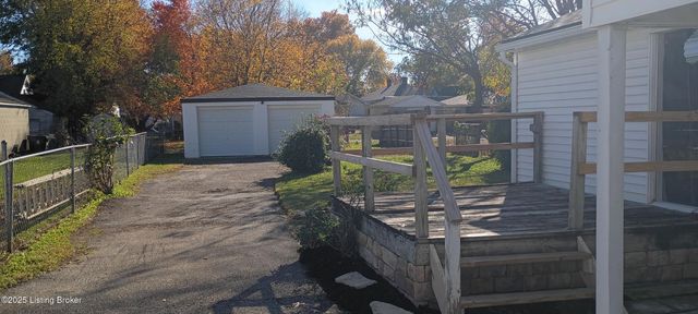 576 Longfield Ave, Louisville, KY 40215