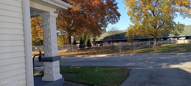 576 Longfield Ave, Louisville, KY 40215