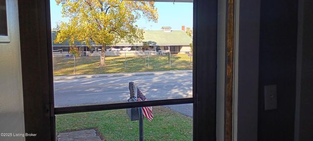 576 Longfield Ave, Louisville, KY 40215