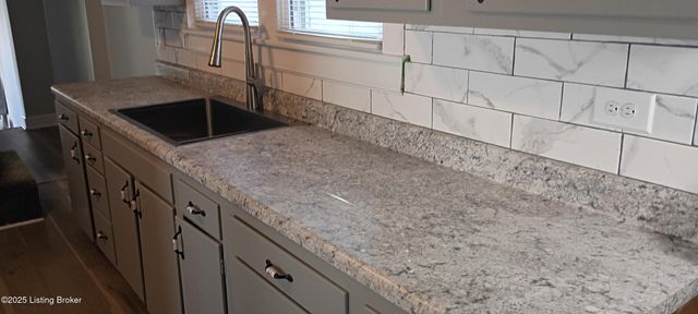 576 Longfield Ave, Louisville, KY 40215