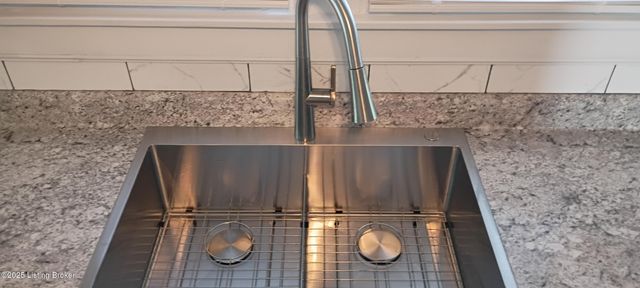 576 Longfield Ave, Louisville, KY 40215