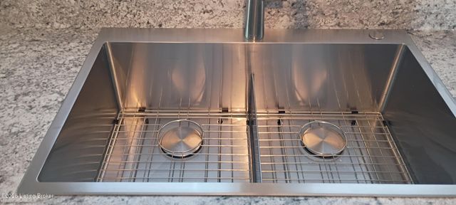 576 Longfield Ave, Louisville, KY 40215