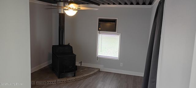 576 Longfield Ave, Louisville, KY 40215