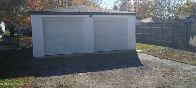 576 Longfield Ave, Louisville, KY 40215