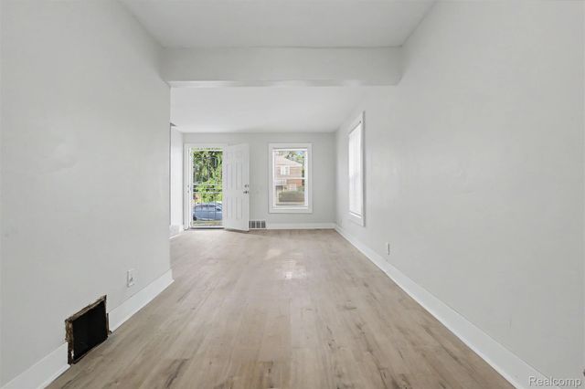 8881 Rutherford Street, Detroit, MI 48228