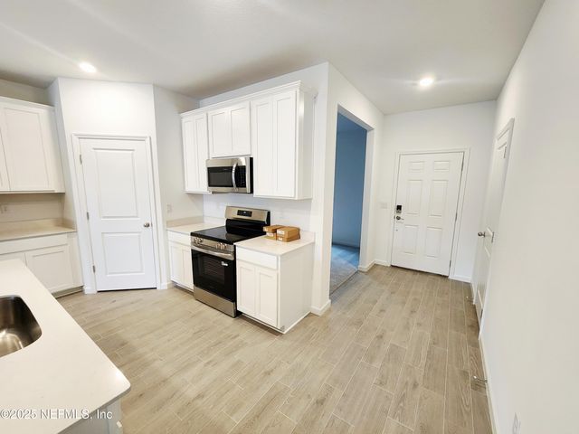 8505 HORSEBIT Circle, Jacksonville, FL 32219