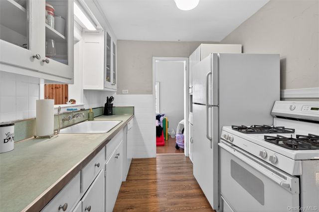 29 Babylon Turnpike, Merrick, NY 11566