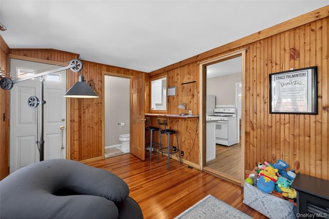 29 Babylon Turnpike, Merrick, NY 11566