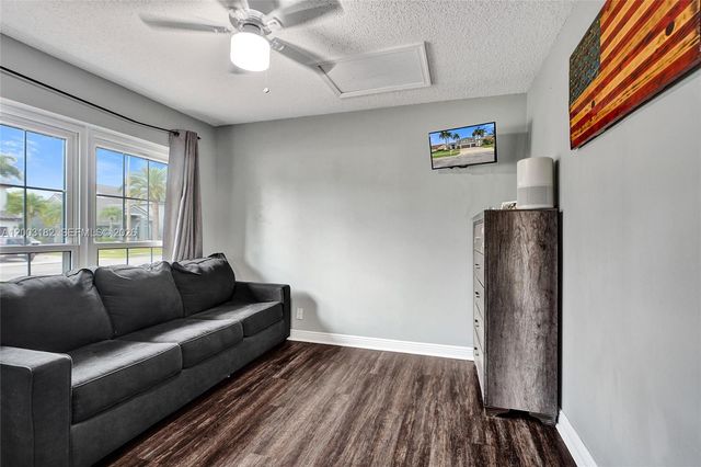 19387 NW 13th St, Pembroke Pines, FL 33029