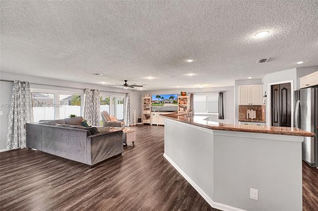 19387 NW 13th St, Pembroke Pines, FL 33029