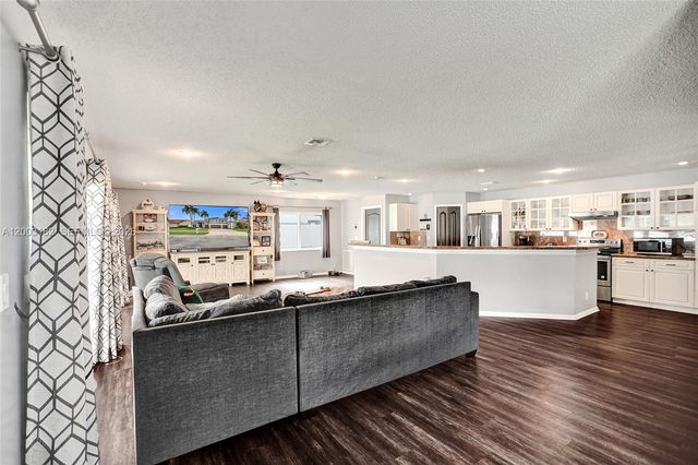 19387 NW 13th St, Pembroke Pines, FL 33029