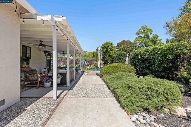 616 Minert Rd, Walnut Creek, CA 94598