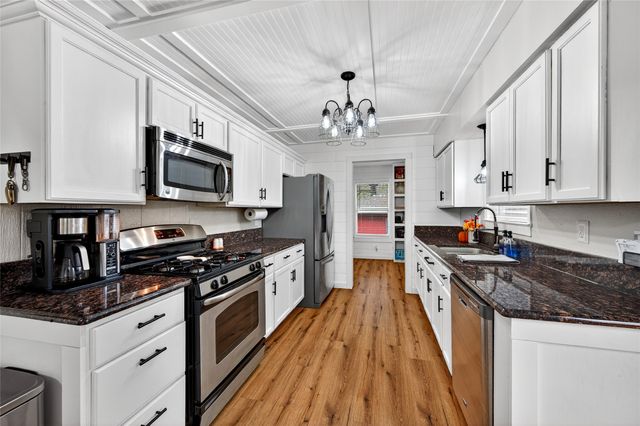 1115 Oakridge Drive, Denison, TX 75020