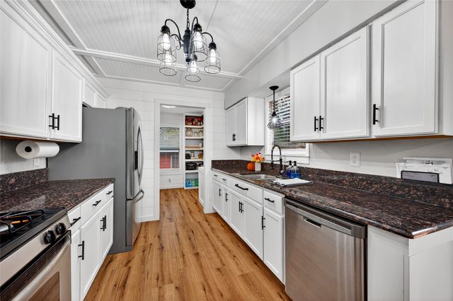 1115 Oakridge Drive, Denison, TX 75020