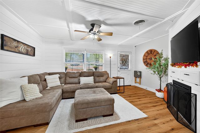 1115 Oakridge Drive, Denison, TX 75020