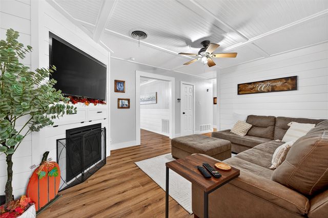 1115 Oakridge Drive, Denison, TX 75020