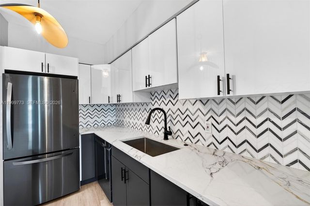 2500 Diana Dr 216, Hallandale Beach, FL 33009