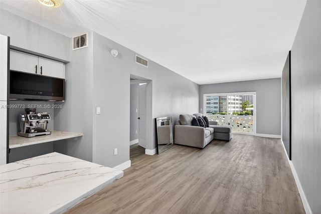 2500 Diana Dr 216, Hallandale Beach, FL 33009