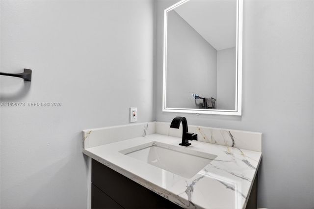 2500 Diana Dr 216, Hallandale Beach, FL 33009