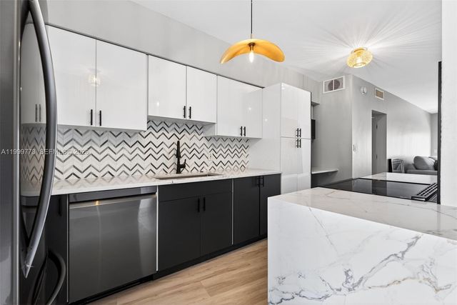 2500 Diana Dr 216, Hallandale Beach, FL 33009