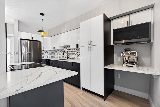 2500 Diana Dr 216, Hallandale Beach, FL 33009