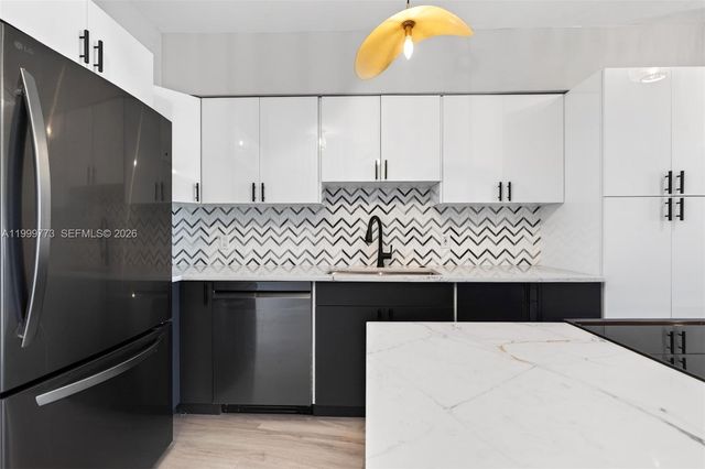 2500 Diana Dr 216, Hallandale Beach, FL 33009