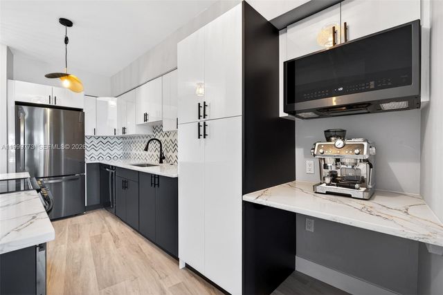 2500 Diana Dr 216, Hallandale Beach, FL 33009