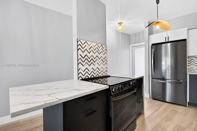 2500 Diana Dr 216, Hallandale Beach, FL 33009