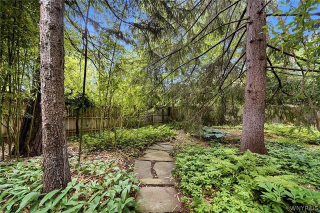 55 Meadowbrook Road, Amherst, NY 14221