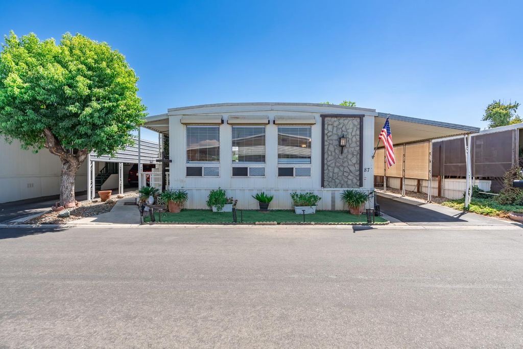 221 W Herndon Avenue # 87, Pinedale, CA 93650