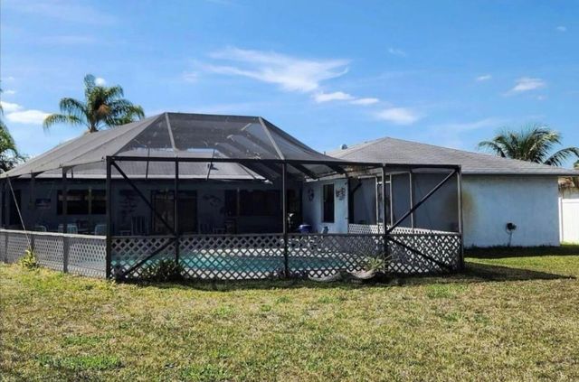 1985 SE Dupont Street, Port St. Lucie, FL 34952