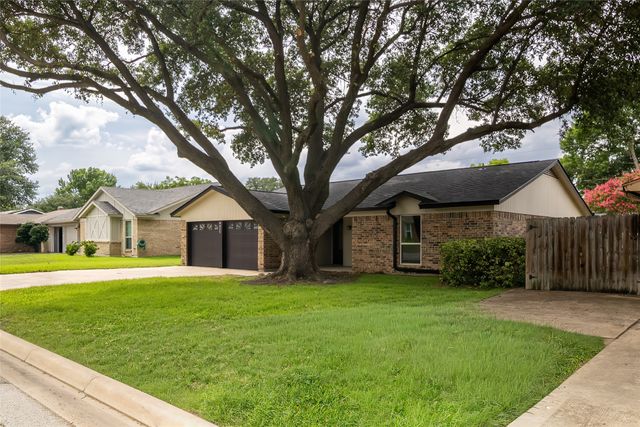 8237 Saint Patrick Street, North Richland Hills, TX 76180