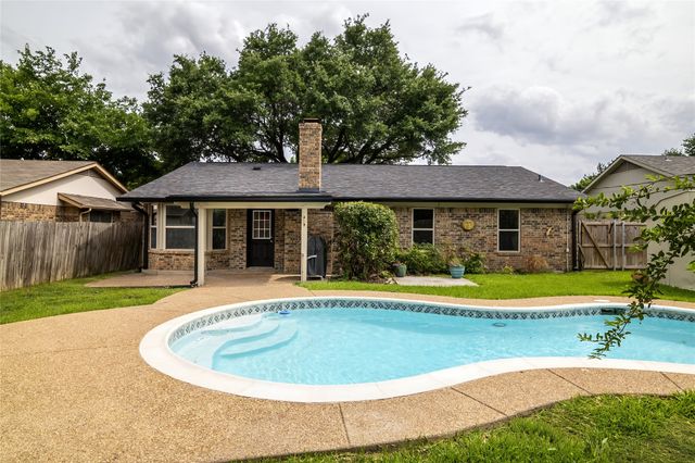 8237 Saint Patrick Street, North Richland Hills, TX 76180